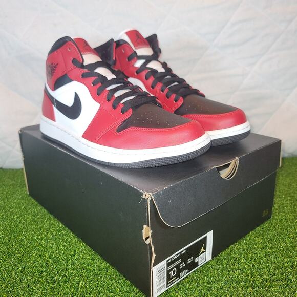 Nike Air Jordan 1 Mid "Chicago Toe"